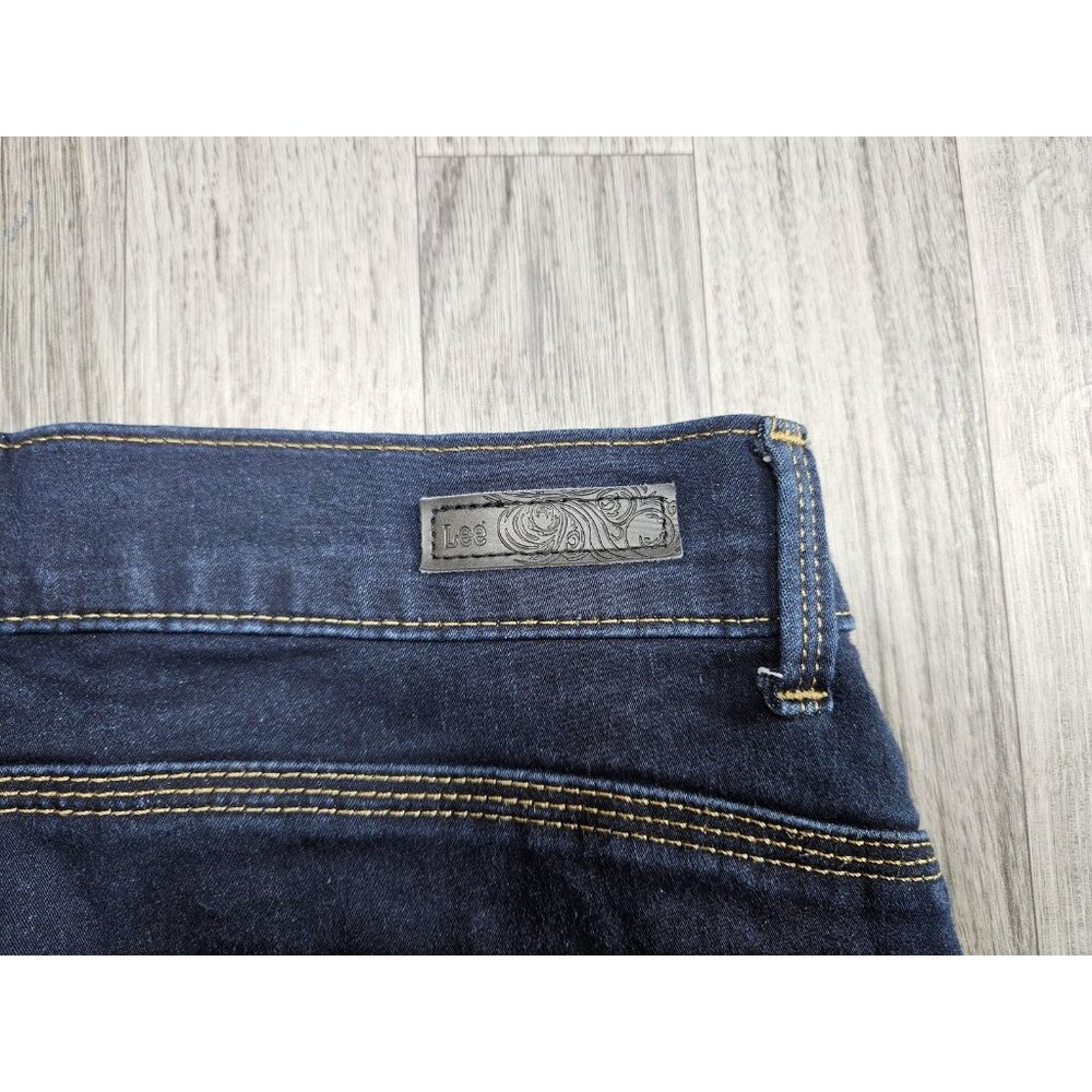 (3/$35) Lee Jeans Womens 6 Petite Blue Easy Fit Denim Straight Leg Classic - Picture 4 of 12